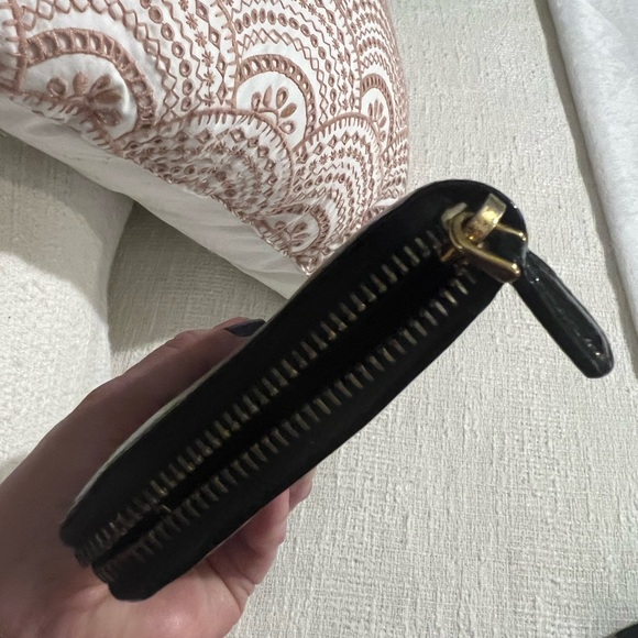 Prada Black Patent Leather Zip Around Wallet - Picture 4 of 5